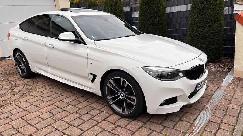 Weiß Gebraucht 2016 BMW 320 Gran Turismo Performance Limousine | 14.990 € (Fairer Preis) - Bild 1/4