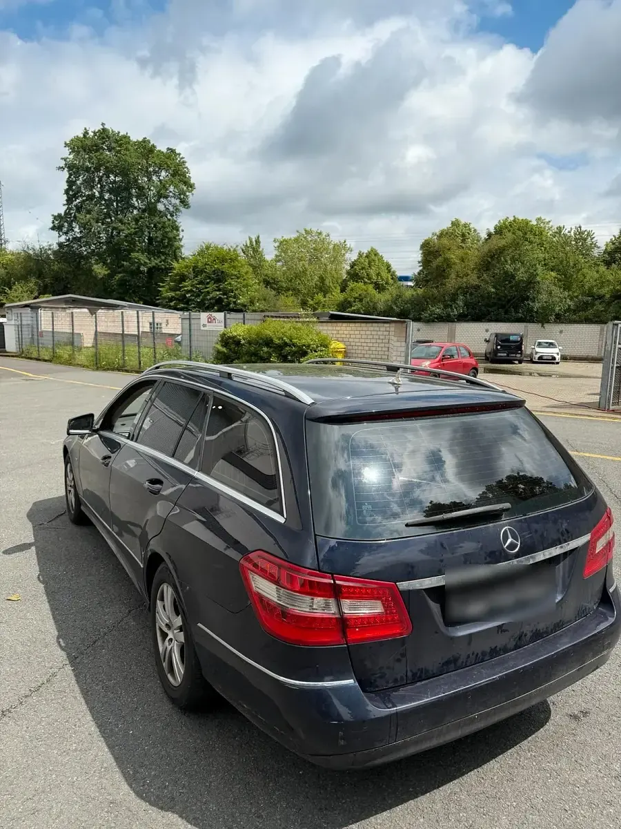 Gebraucht Mercedes E220 170 PS (125 kW) 2010 Blau Kombi