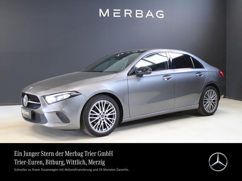 Grau Gebraucht 2021 Mercedes A200 Night Limousine | 27.960 € (Fairer Preis) - Bild 1/4