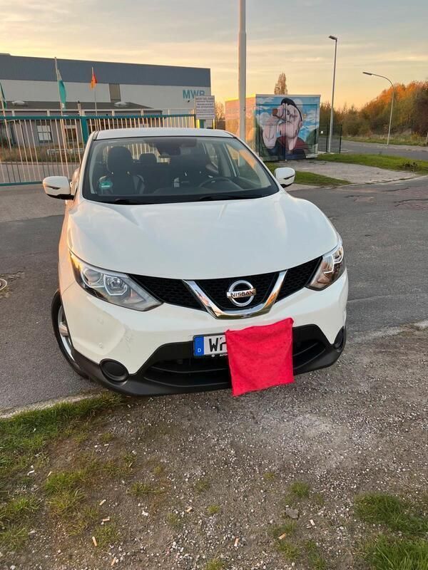 Weiß Gebraucht 2016 Nissan Qashqai SUV | 10.499 € (Fairer Preis) - Bild 1/4
