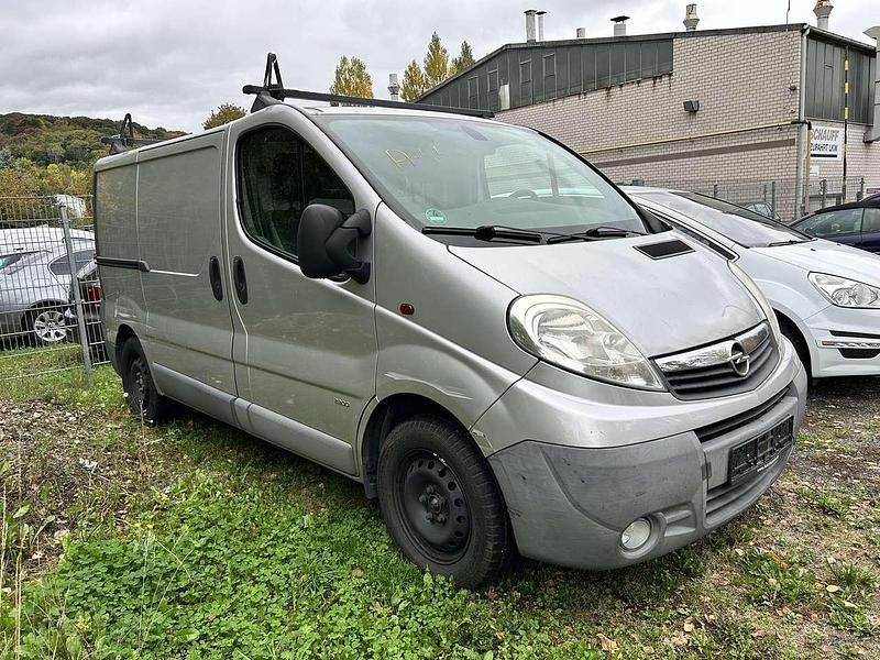 Gebraucht Opel Vivaro 115 PS (84 kW) 2013 Silber Van / Kleinbus