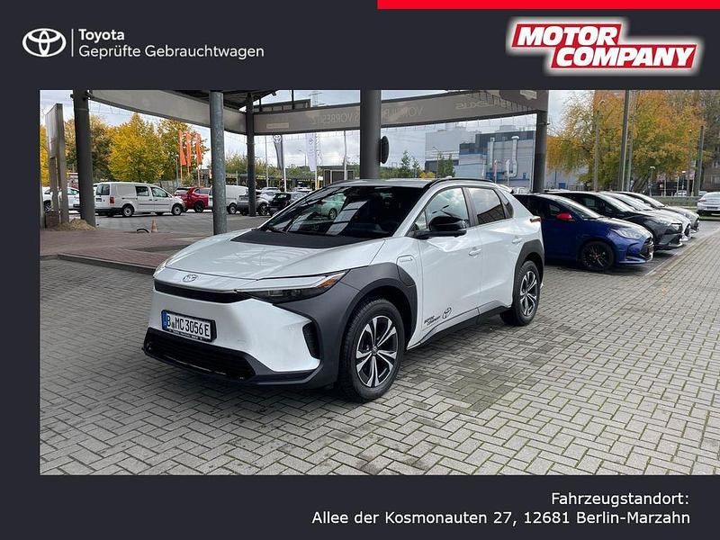 Weiß Gebraucht 2025 Toyota bZ4X SUV | 33.980 € (Superpreis) - Bild 1/4
