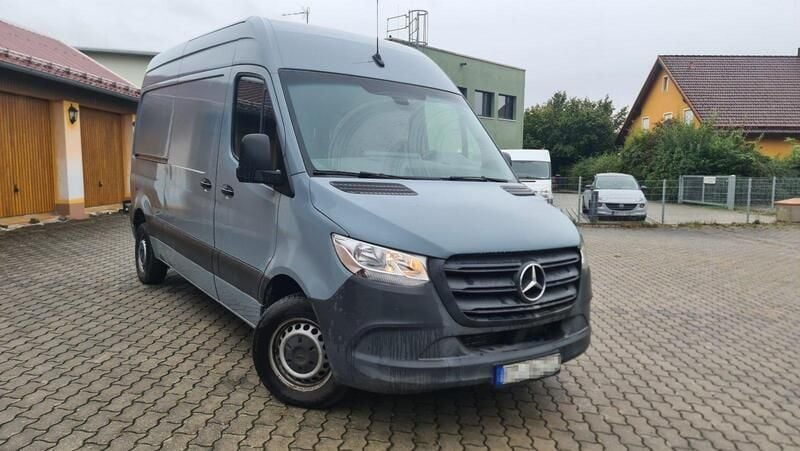 Grau Gebraucht 2018 Mercedes Sprinter Van | 24.600 € (Teuer) - Bild 1/4
