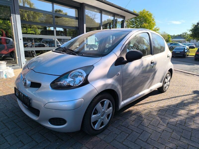 Silber Gebraucht 2009 Toyota Aygo Basis Kleinwagen | 2.800 € (Fairer Preis) - Bild 1/4