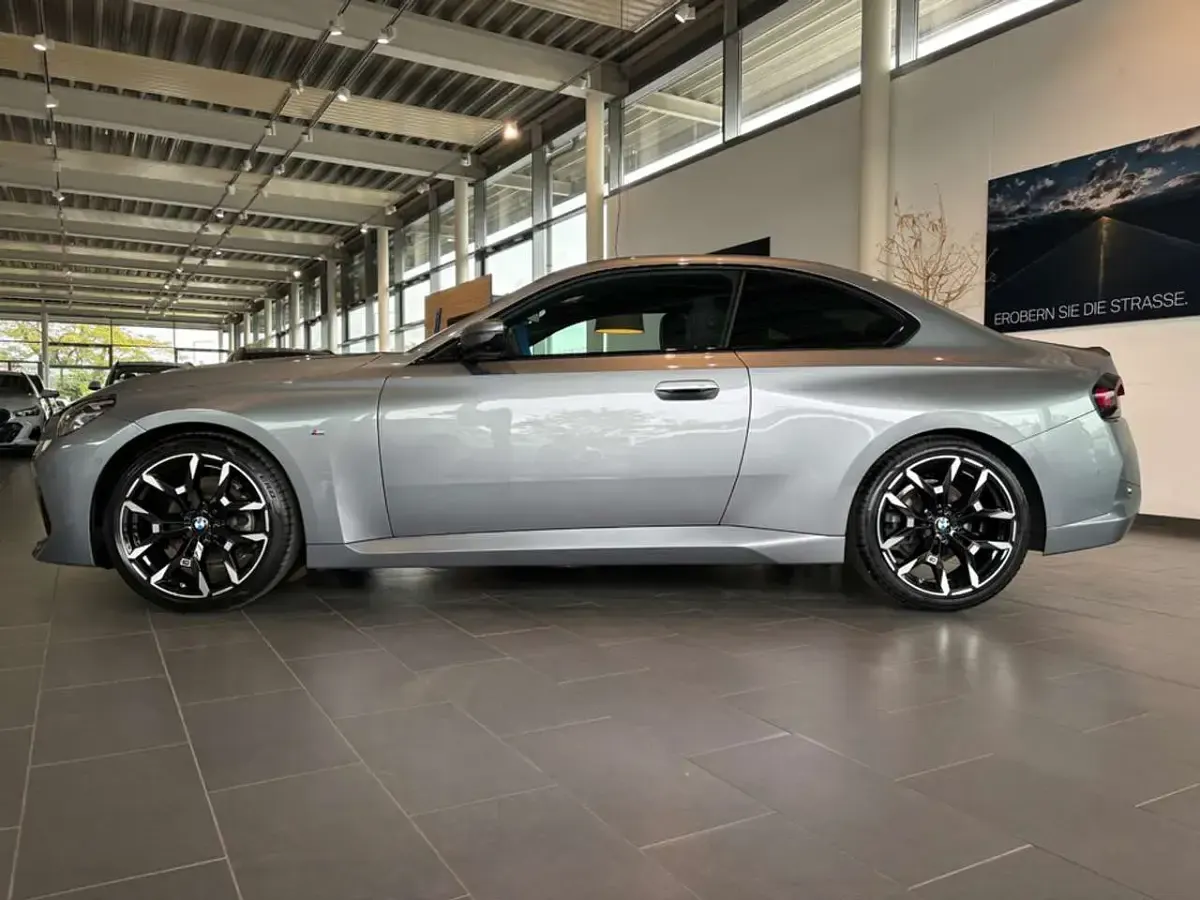 Gebraucht BMW 220 184 PS (135 kW) 2025 Skyscraper grau metallic Coupé