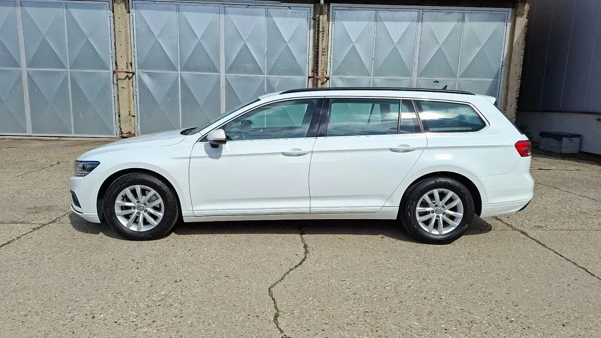 Gebraucht VW Passat 150 PS (110 kW) 2020 Weiß Kombi