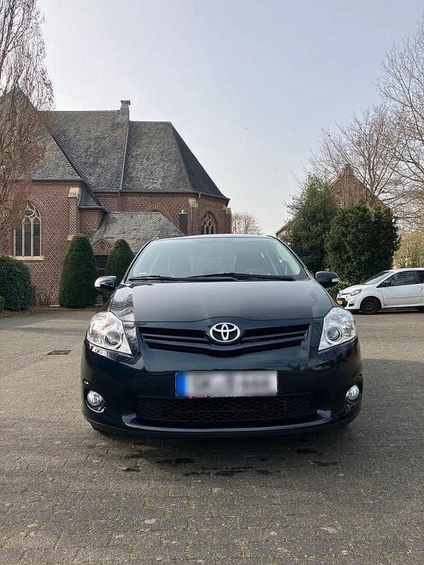 Gebraucht Toyota Auris 99 PS (72 kW) 2012 Blau Kleinwagen