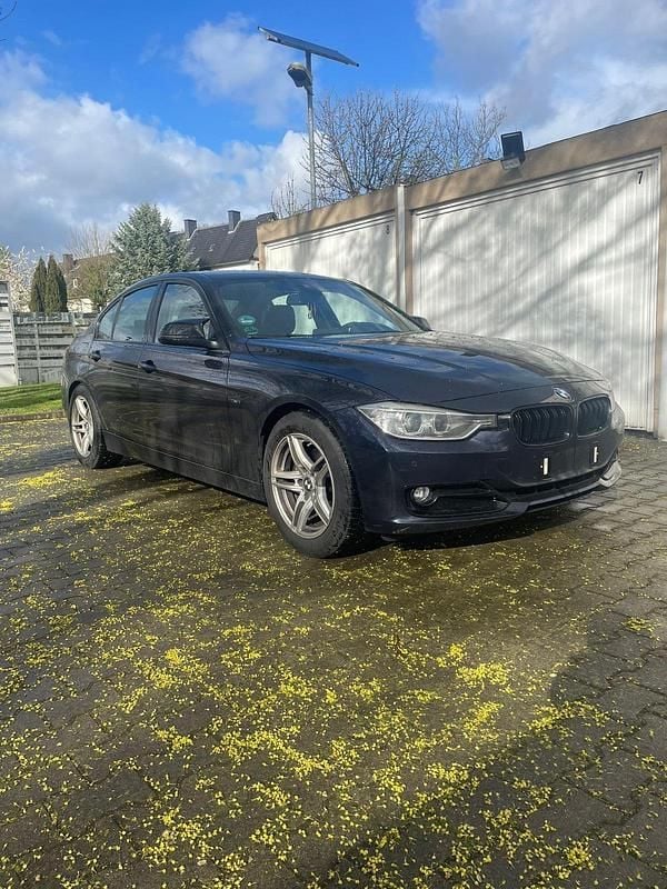 Gebraucht BMW 320 Shadowline 184 PS (135 kW) 2012 Blau Limousine