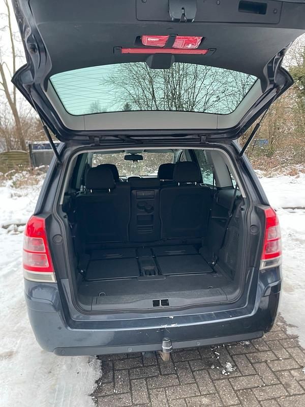 Gebraucht Opel Zafira 2011 Grau Van / Kleinbus