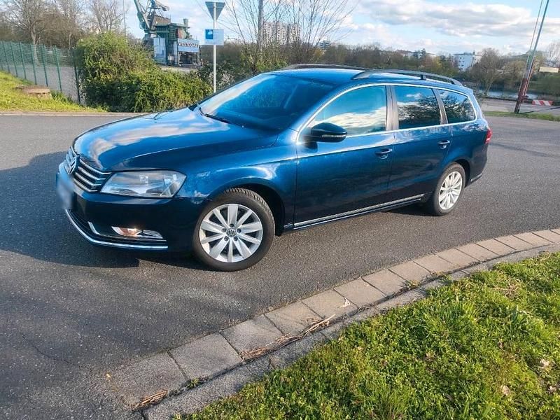 Gebraucht VW Passat 105 PS (77 kW) 2013 Blau Kombi