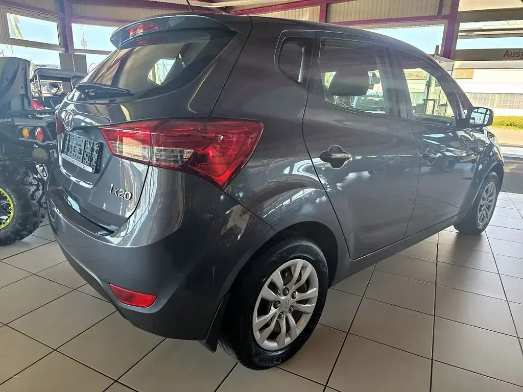 Gebraucht Hyundai ix20 Classic 90 PS (66 kW) 2016 Grau Kleinwagen
