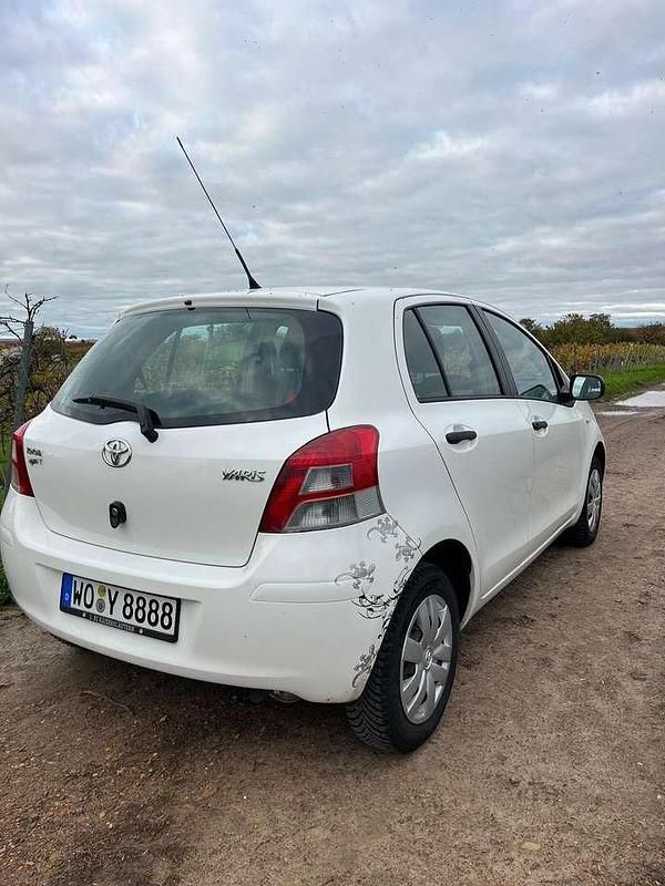 Gebraucht Toyota Yaris 69 PS (50 kW) 2011 Limousine