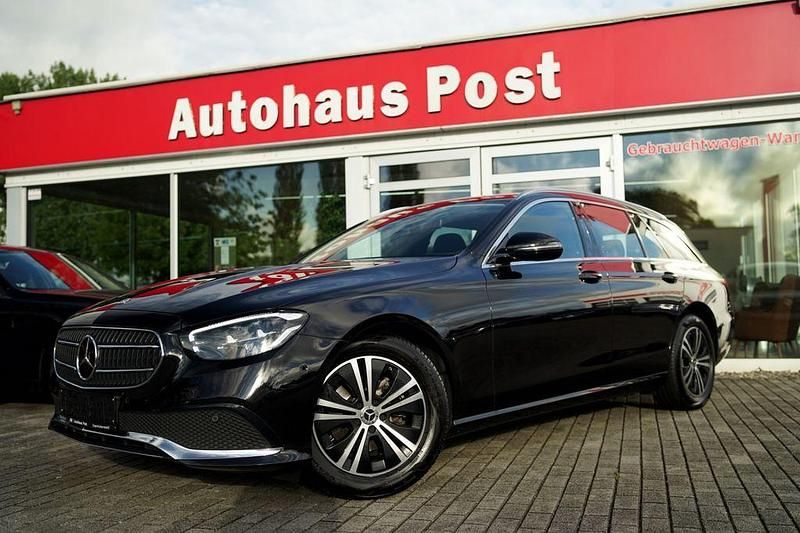 Obsidianschwarz Gebraucht 2023 Mercedes E220 Kombi | 39.999 € (Fairer Preis) - Bild 1/4