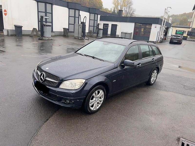 Blau Gebraucht 2010 Mercedes C200 Kombi | 4.900 € - Bild 1/4