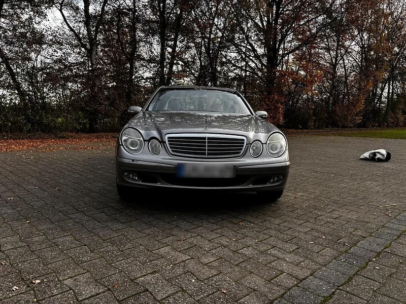 Gebraucht Mercedes E220 150 PS (110 kW) 2002 Braun Limousine