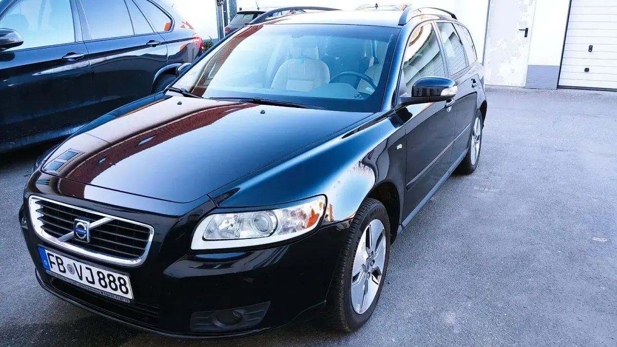 Usado Volvo V50 109 CV (80 kW) 2009 Negro Familiar