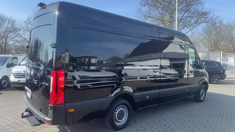 Gebraucht Mercedes Sprinter 170 PS (125 kW) 2023 Tiefschwarz Van