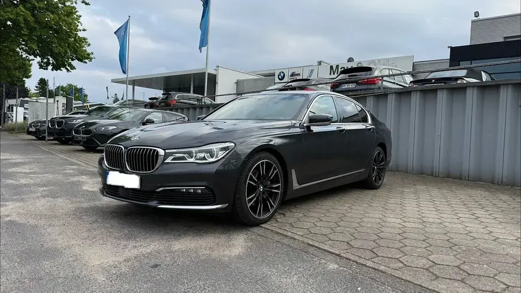 Occasion BMW 740 320 ch (235 kW) 2017 Gris Berline
