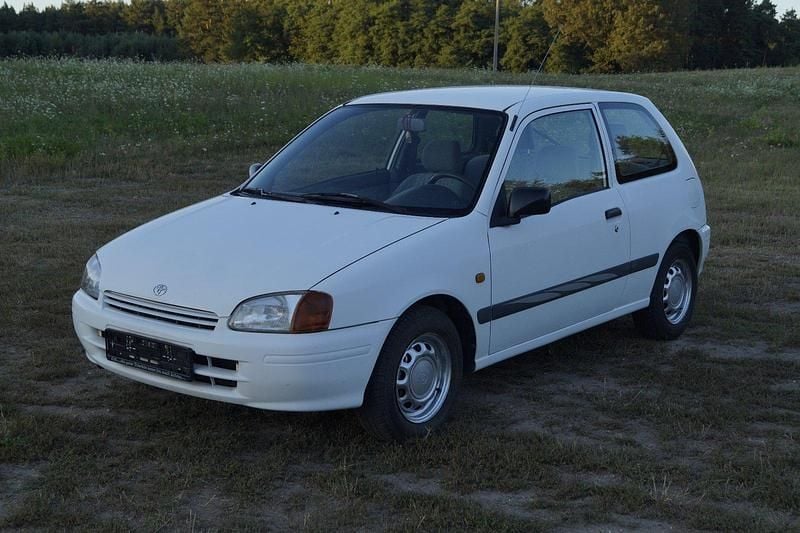 Gebraucht Toyota Starlet 75 PS (55 kW) 1999 Weiß Kleinwagen
