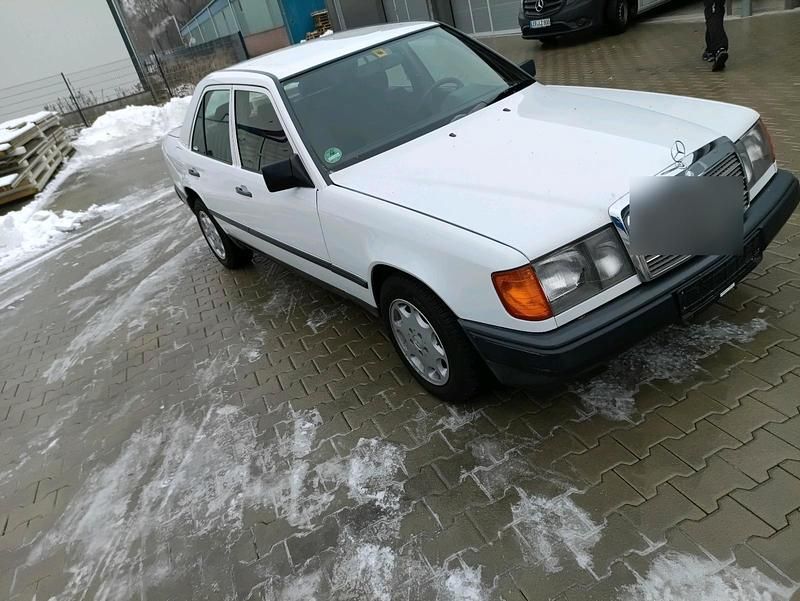 Gebraucht Mercedes 230 132 PS (97 kW) 1987 Weiß Limousine
