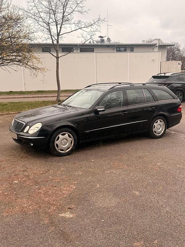Gebraucht Mercedes E220 Elegance 150 PS (110 kW) 2005 Schwarz Kombi