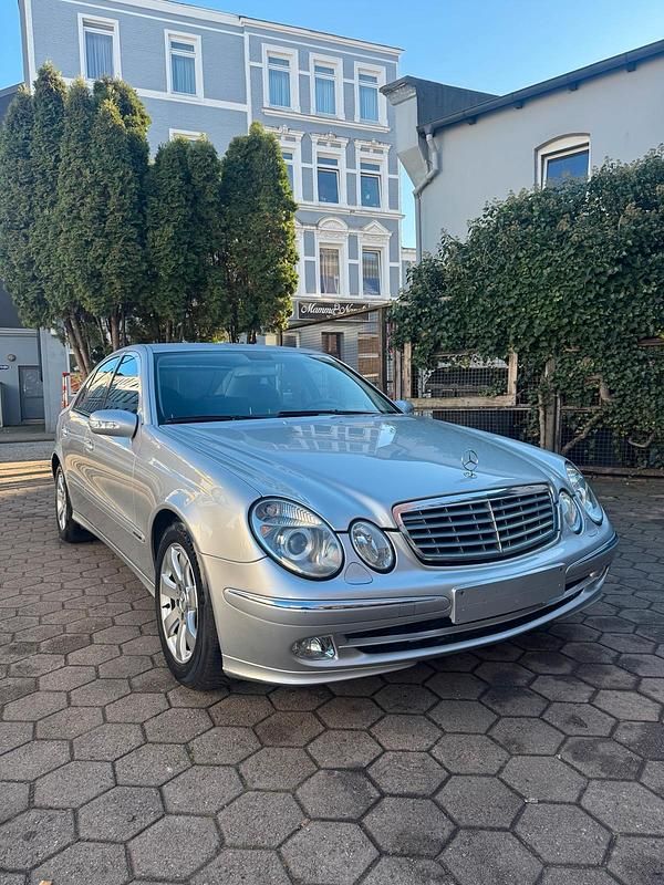 Silber Gebraucht 2003 Mercedes E320 Limousine | 6.000 € (Teuer) - Bild 1/4