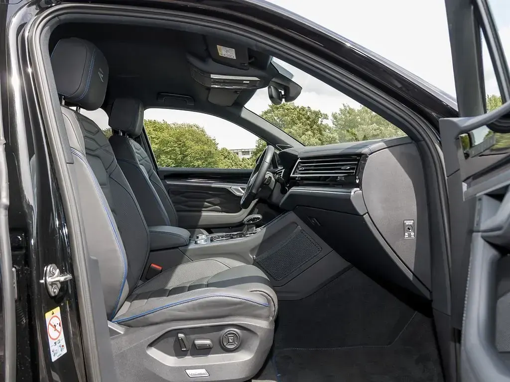 Gebraucht VW Touareg R 462 PS (339 kW) 2025 Grenadillschwarz metallic SUV