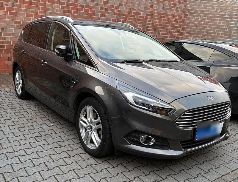 Gebraucht Ford S-MAX Titanium 164 PS (120 kW) 2018 Grau Van / Kleinbus