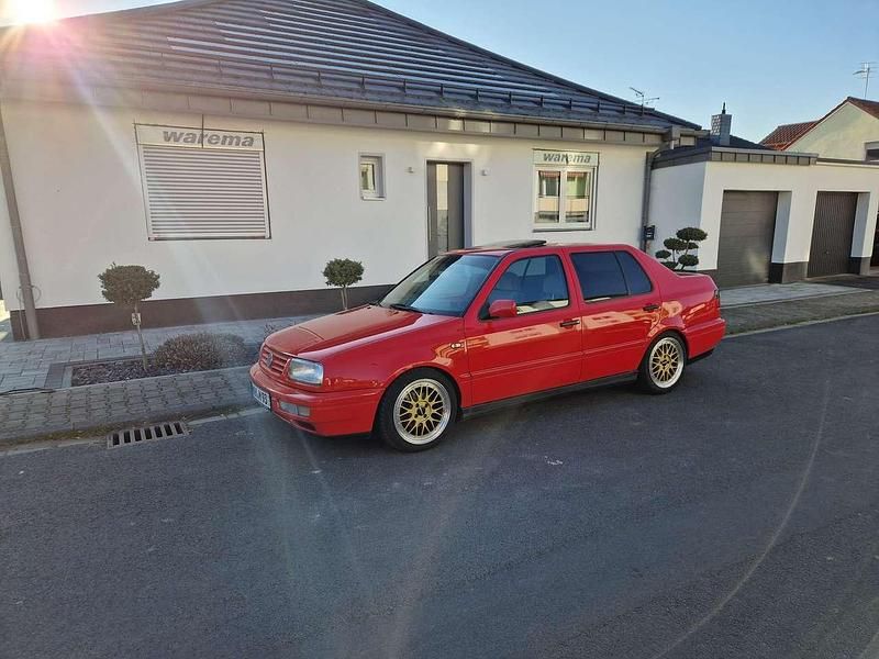 Rot Gebraucht 1998 VW Vento Limousine | 4.999 € (Fairer Preis) - Bild 1/3