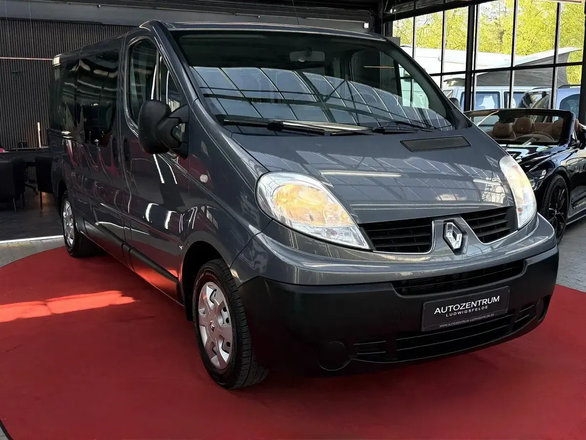 Gebraucht Renault Trafic 114 PS (83 kW) 2011 Grau Van / Kleinbus