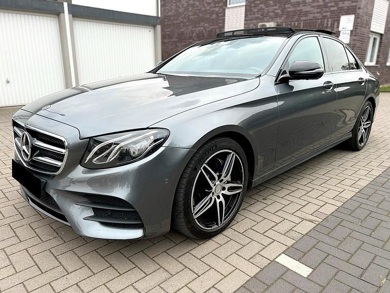 Gebraucht Mercedes E220 AMG line 194 PS (142 kW) 2016 Grau Limousine