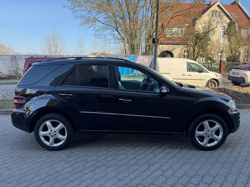 Gebraucht Mercedes ML320 224 PS (164 kW) 2006 Schwarz SUV