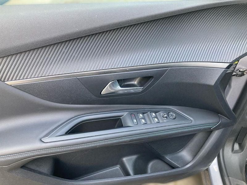 Gebraucht Peugeot 3008 Allure 131 PS (96 kW) 2023 Grau SUV