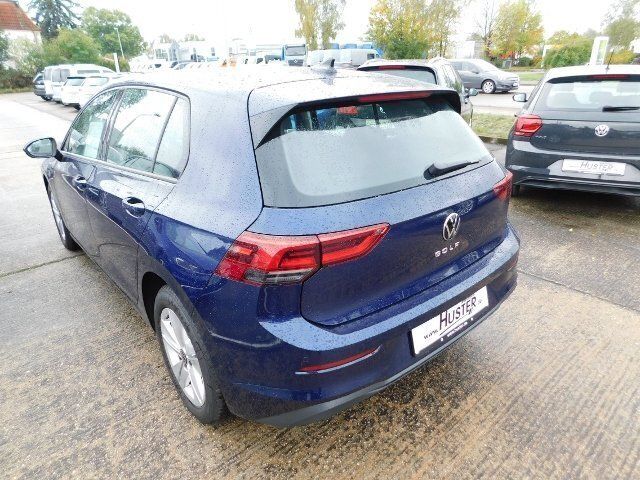 Gebraucht VW Golf VIII Life 131 PS (96 kW) 2020 Blau metallic Limousine