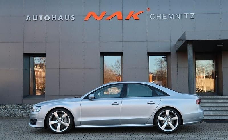 Second-hand Audi S8 plus Exclusive 605 CP (444 kW) 2017 Argintiu Berlinǎ