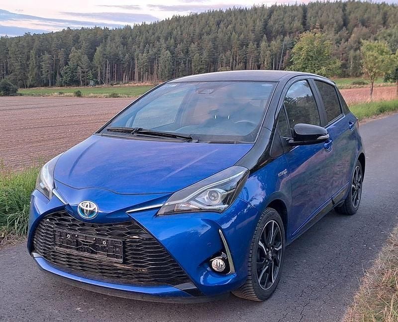 Blau Gebraucht 2017 Toyota Yaris Hybrid Style Kleinwagen | 13.700 € (Fairer Preis) - Bild 1/4