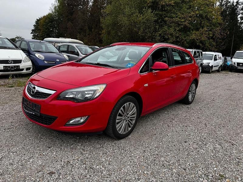 Rot Gebraucht 2011 Opel Astra Sport Kombi | 3.950 € (Fairer Preis) - Bild 1/4