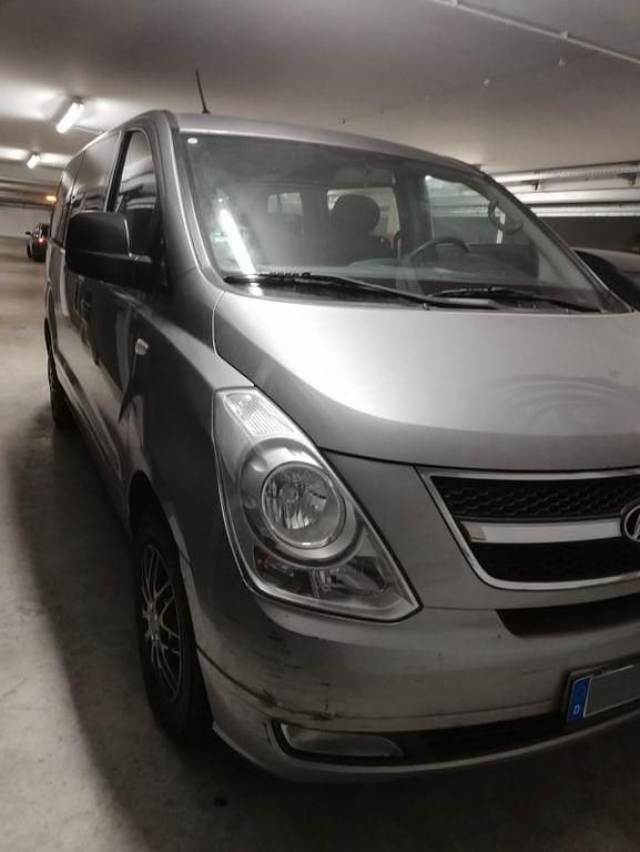 Grau Gebraucht 2009 Hyundai H-1 Van | 7.000 € - Bild 1/4