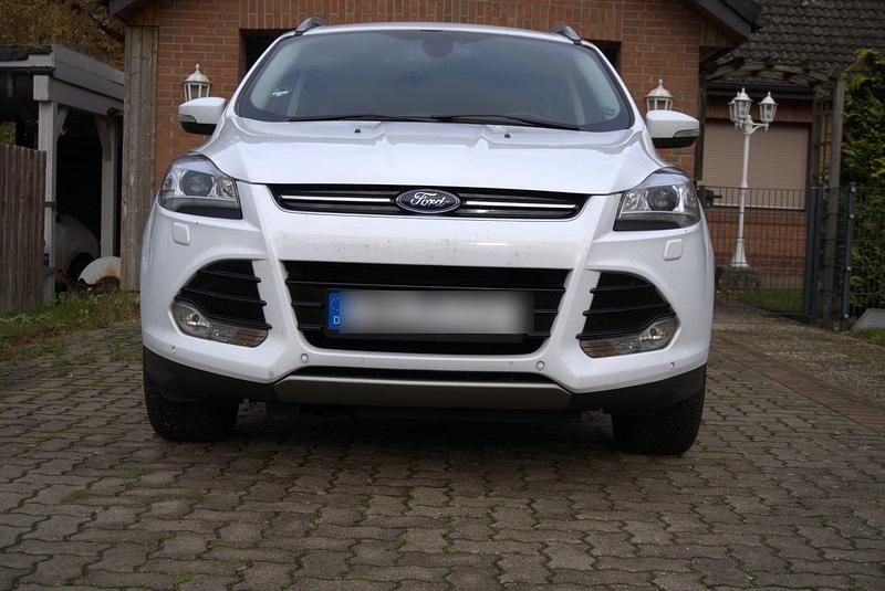 Gebraucht Ford Kuga 163 PS (119 kW) 2013 Weiß SUV