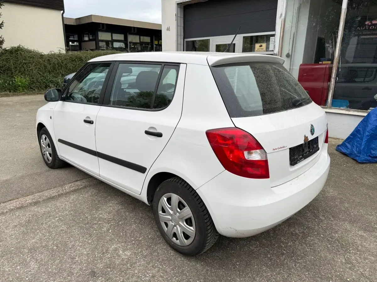 Gebraucht Skoda Fabia Active 60 PS (44 kW) 2012 Weiß Kleinwagen