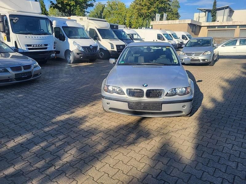 Silber Gebraucht 2004 BMW 318 Limousine | 2.699 € (Guter Preis) - Bild 1/4
