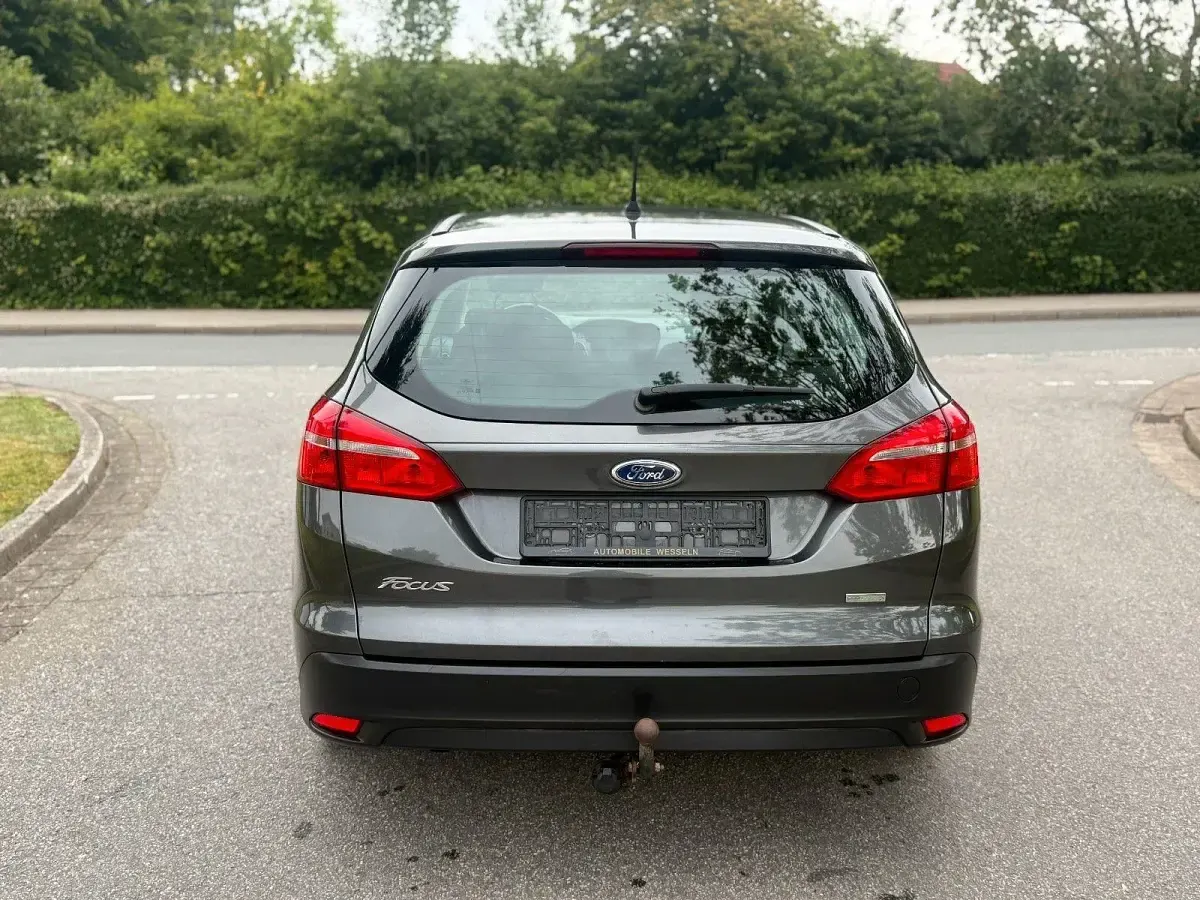Gebraucht Ford Focus 101 PS (74 kW) 2017 Grau Kombi