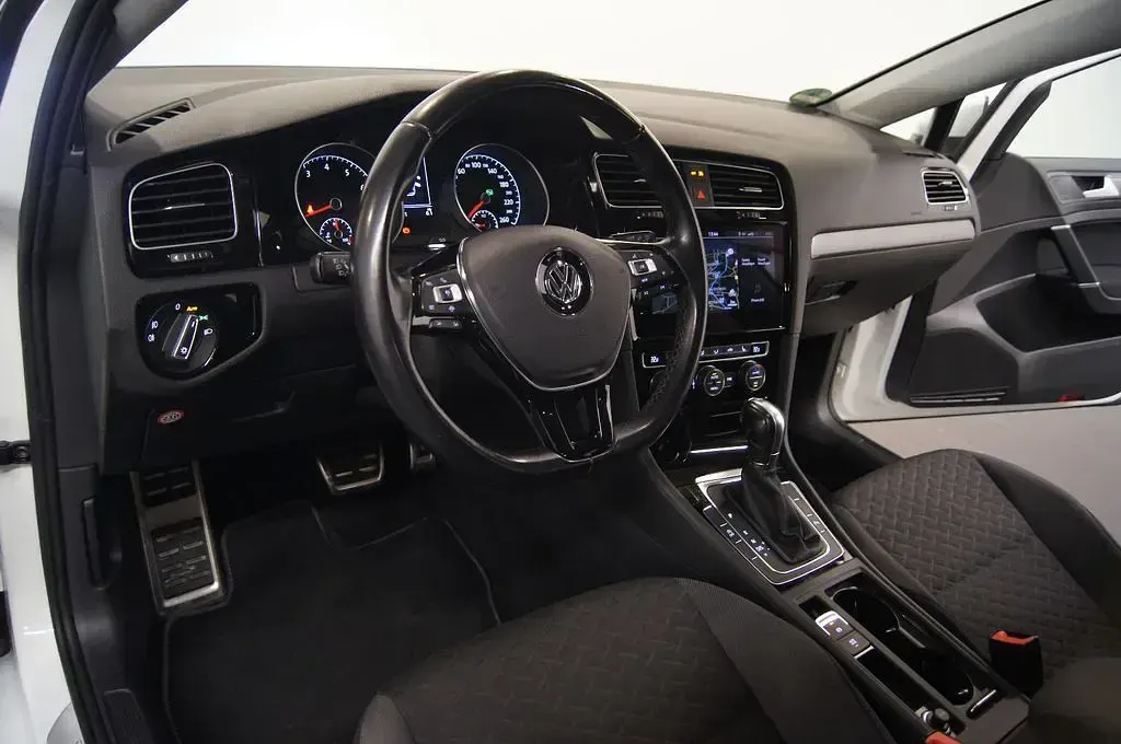 Używany VW Golf VII Join 150 KM (110 kW) 2019 Biały Sedan/Limuzyna