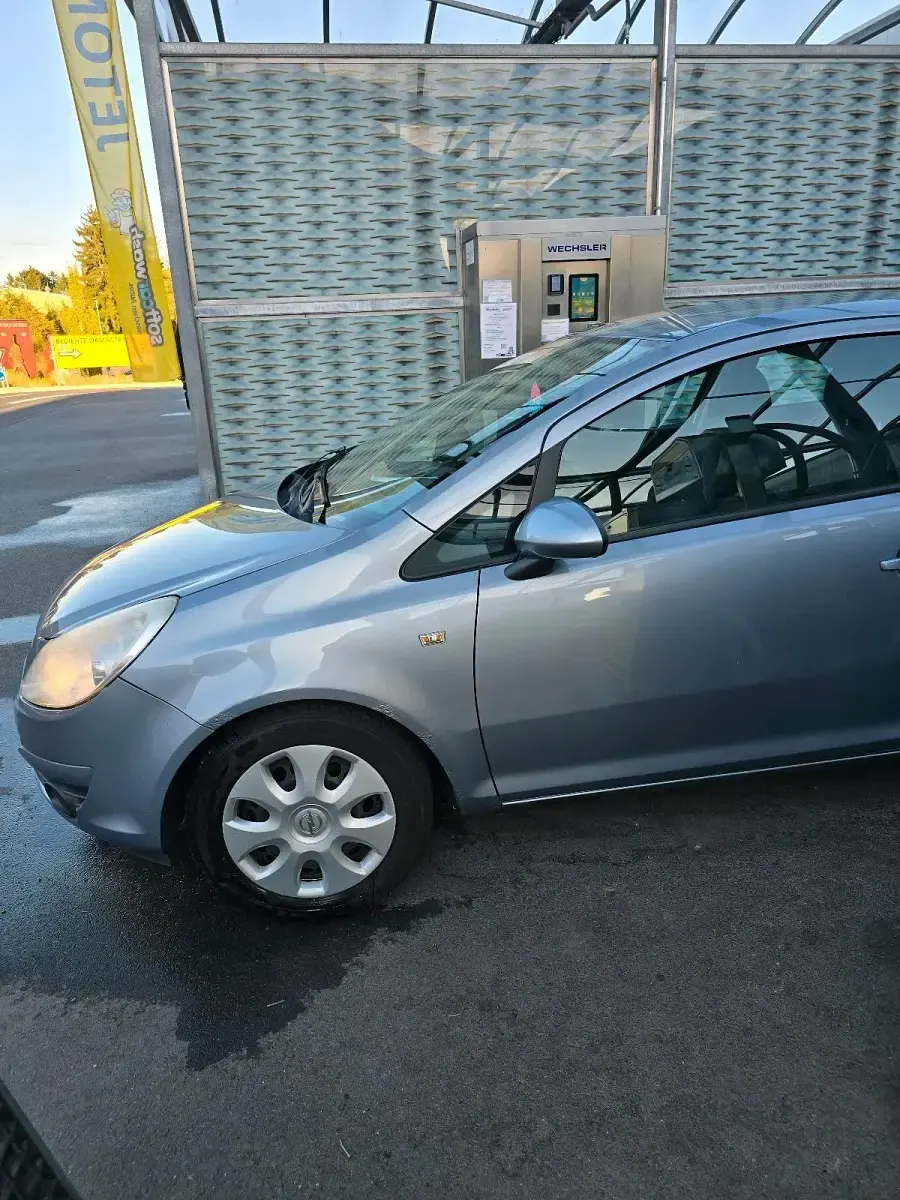 Gebraucht Opel Corsa 80 PS (58 kW) 2009 Silber Kleinwagen