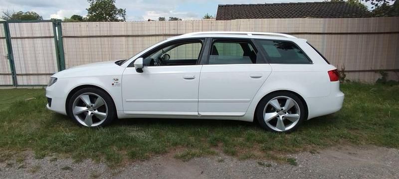 Weiß Gebraucht 2012 Seat Exeo Sport Limousine | 6.500 € (Fairer Preis) - Bild 1/4