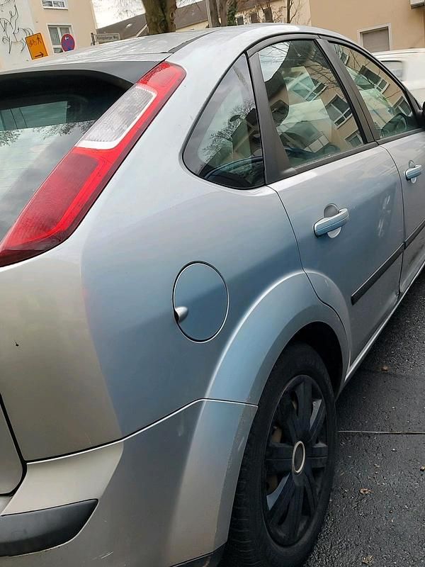 Gebraucht Ford Focus 90 PS (66 kW) 2006 Silber Kleinwagen