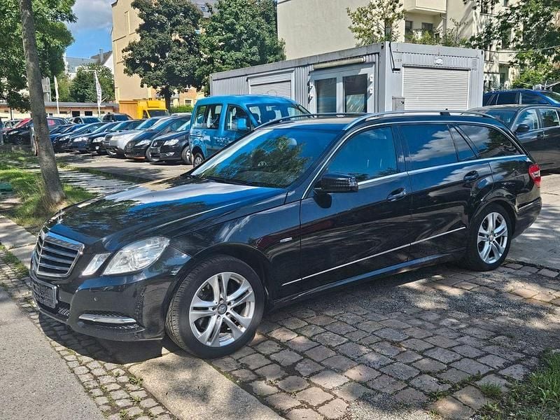 Gebraucht Mercedes E250 204 PS (150 kW) 2011 Schwarz Kombi