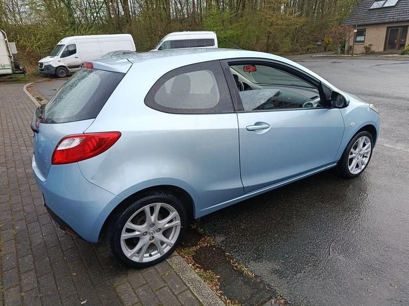 Gebraucht Mazda 2 Inclusive 75 PS (55 kW) 2010 Blau Kleinwagen