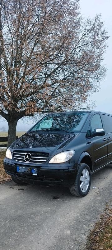 Schwarz Gebraucht 2010 Mercedes Viano Van / Kleinbus | 13.999 € (Fairer Preis) - Bild 1/4