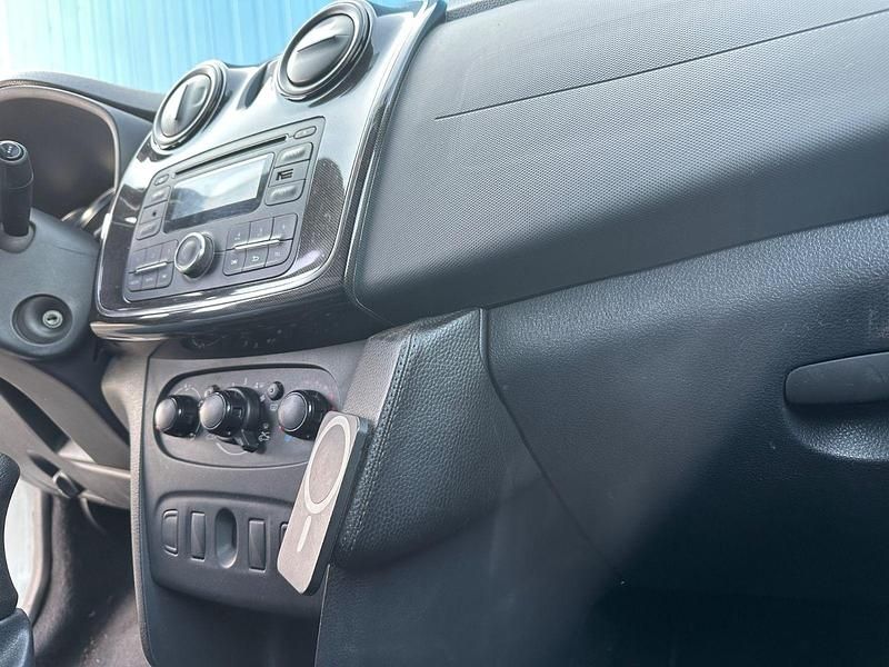 Gebraucht Dacia Sandero Acces 73 PS (53 kW) 2018 Weiß Limousine